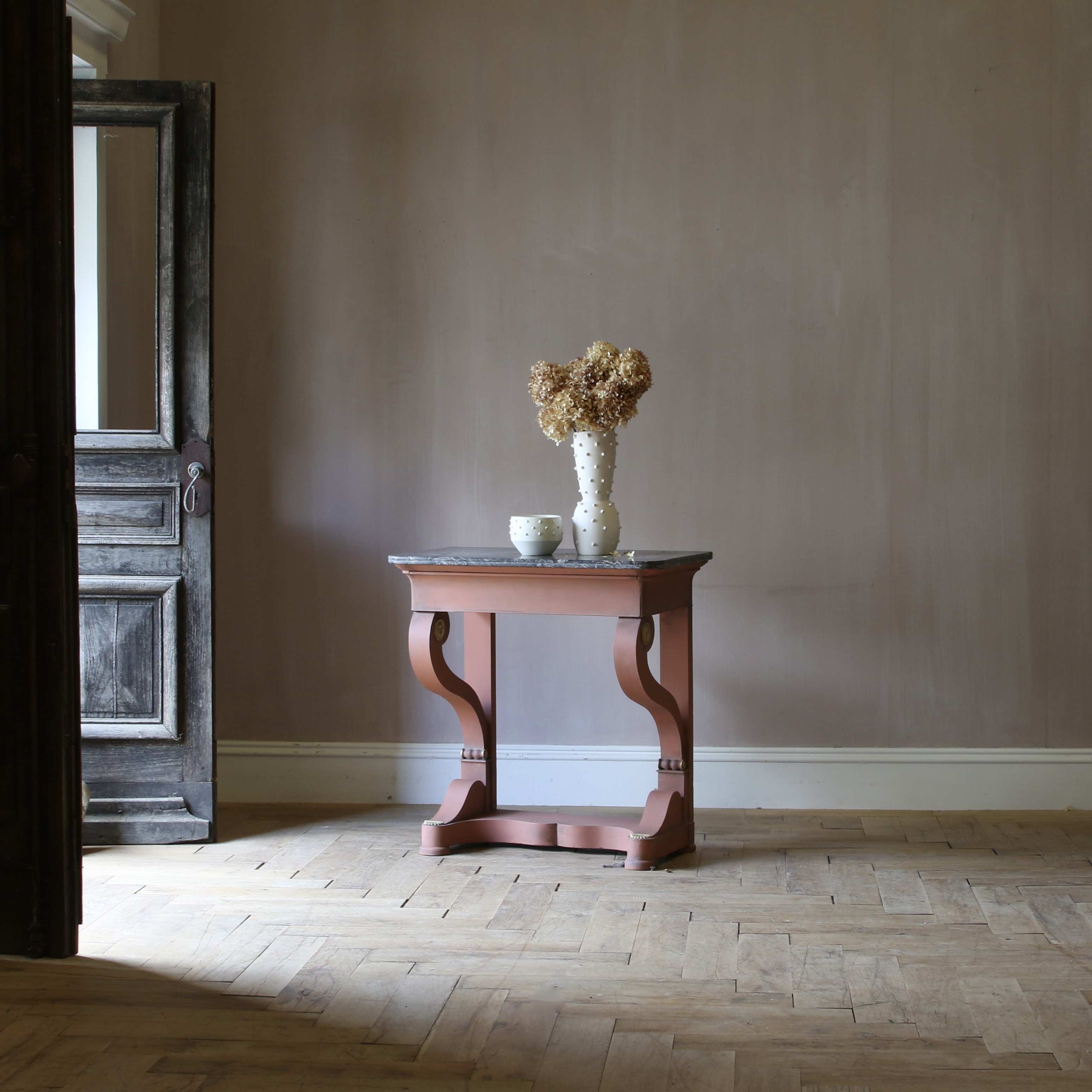 149-06 - Regency Console 